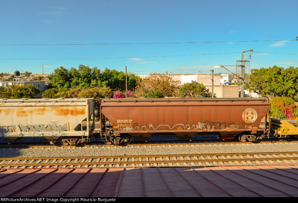 BNSF Covered Hopper